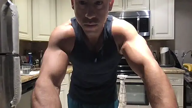 BigGuyMuscle live sex cam