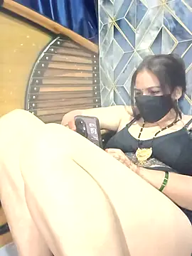 01Mona's cam snapshot