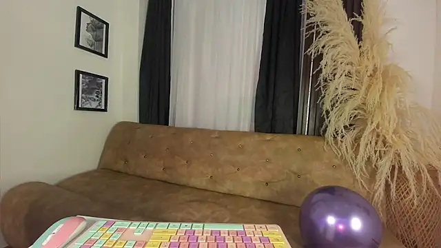 Aleja_miller1703's cam snapshot