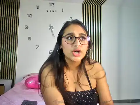 amira_moon18's cam snapshot