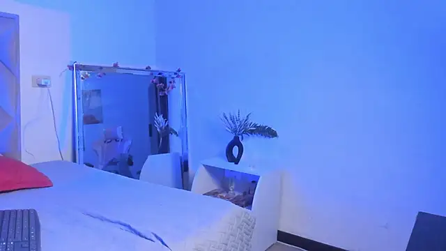 Chloe_Miller_2's cam snapshot