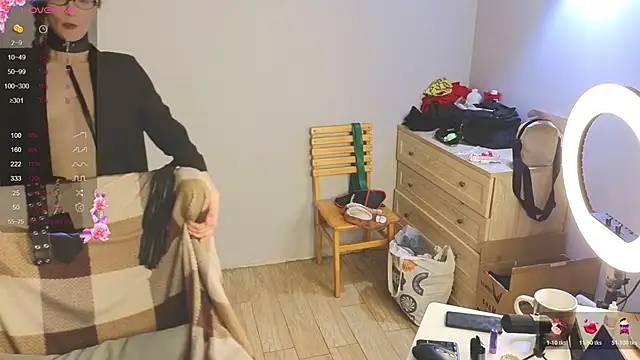 laracroftmansion's cam snapshot