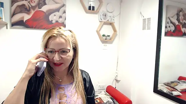 DIVAX_MONSERRAT's cam snapshot