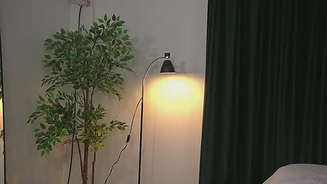 Alyonaqueen_'s cam snapshot