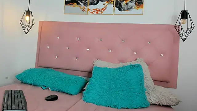 kiara__white1's cam snapshot