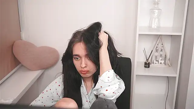 GinnyKittle live sex cam