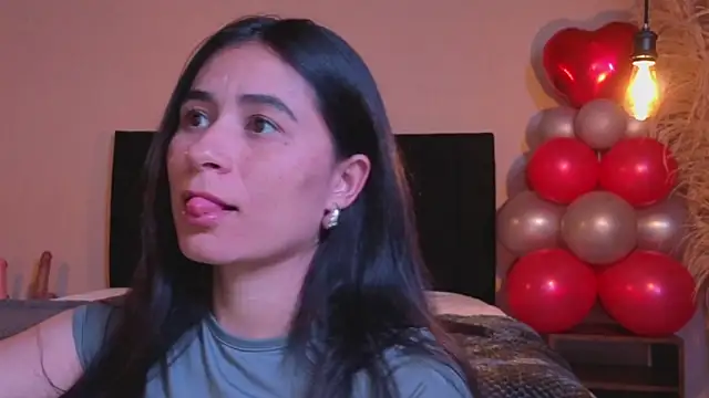 ChloeTurner_ live sex cam