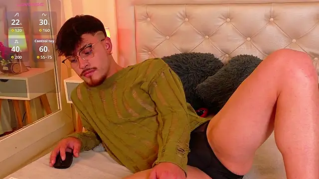 Aiden_Gray's cam snapshot