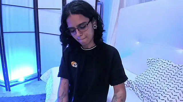 Julianne_7's cam snapshot