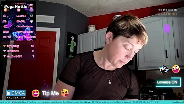 YogaHottie76's cam snapshot