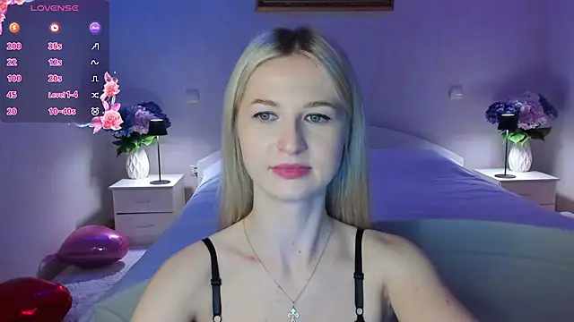 Julie_Blaze's cam snapshot