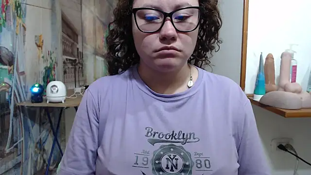 curly_greeneyed's cam snapshot