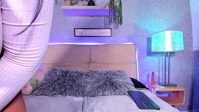 AprilBom's cam snapshot