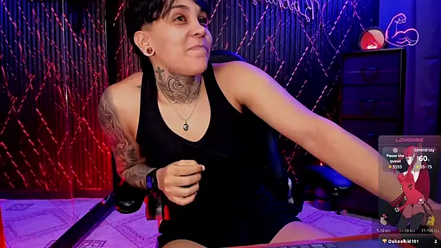 ZhoeStrong live sex cam