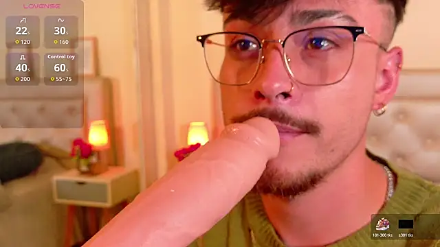 Aiden_Gray's cam snapshot