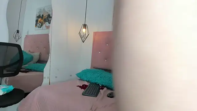 kiara__white1's cam snapshot