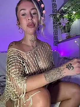 CheekyChels's cam snapshot