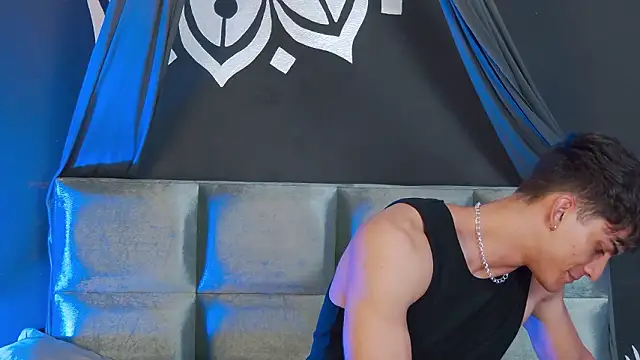 AlessioVitale's cam snapshot