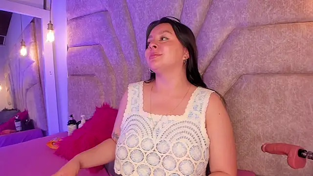 EmaJames25's cam snapshot