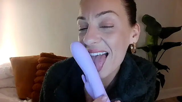 Edenfox-'s cam snapshot