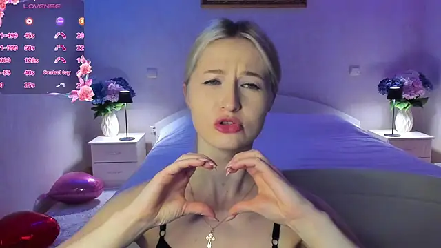 Julie_Blaze's cam snapshot