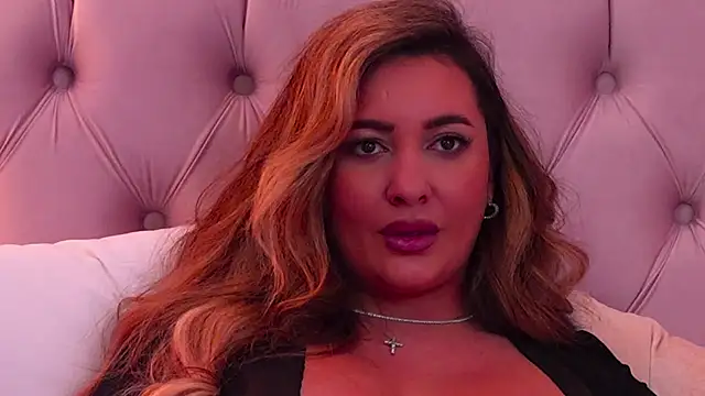 YaaraCollins live sex cam