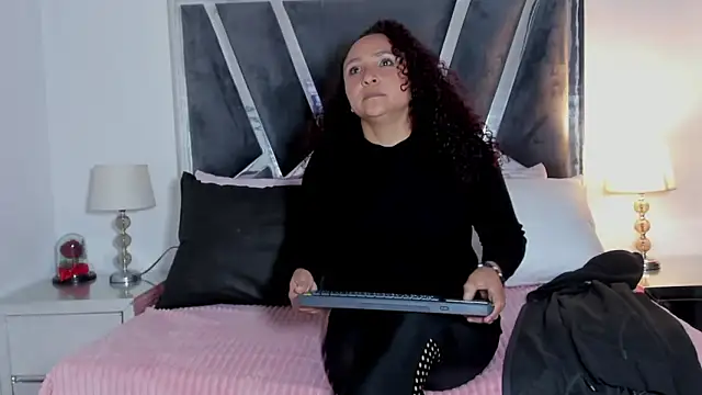 AiraMoreau's cam snapshot