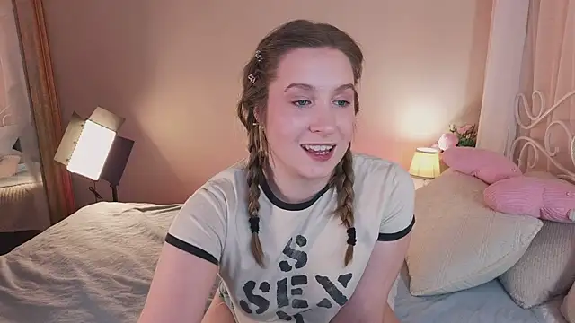 saint_trisha's cam snapshot