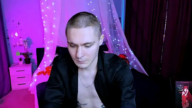 thomas_crow_'s cam snapshot