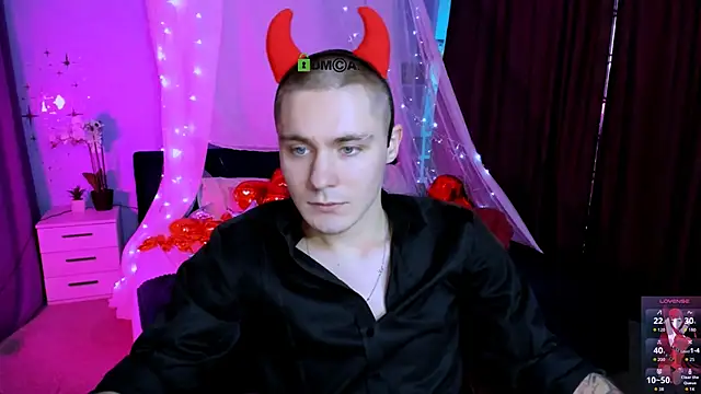 thomas_crow_'s cam snapshot