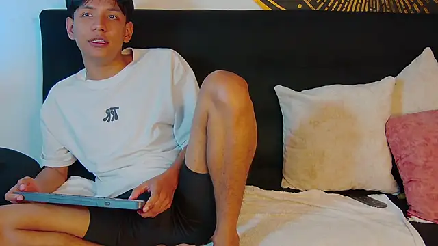 Liam_Sinclair's cam snapshot