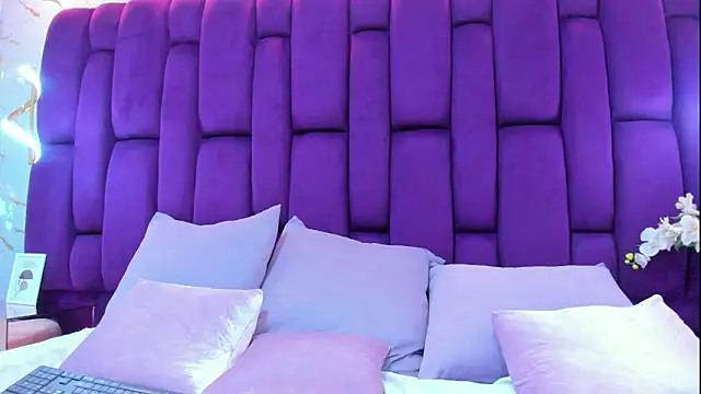 crystalstonee's cam snapshot