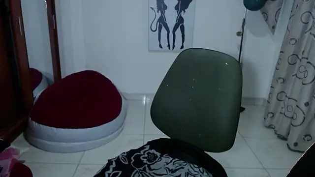 vivian-milf live sex cam