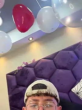 Noah_Wiliams live sex cam