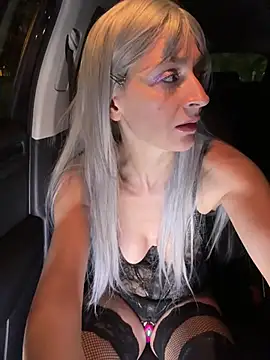 HOTLadyluna live sex cam