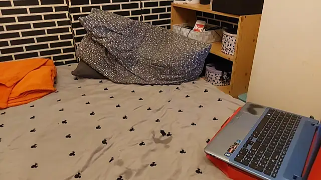 Spatgirl live sex cam