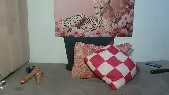 GorillaGripCunt77 live sex cam