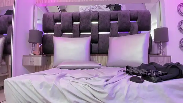 Charlotte_Myers's cam snapshot