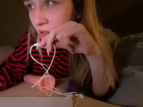 o0XxAlicexX0o's cam snapshot