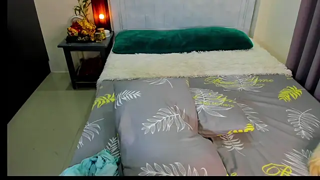 MissTyraxx live sex cam