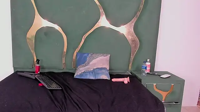 Mia_scandark's cam snapshot