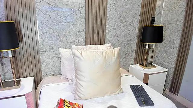 LuciaWallace live sex cam