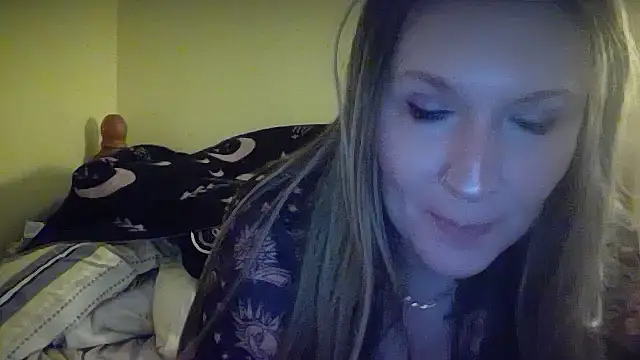 Honeyplush's cam snapshot