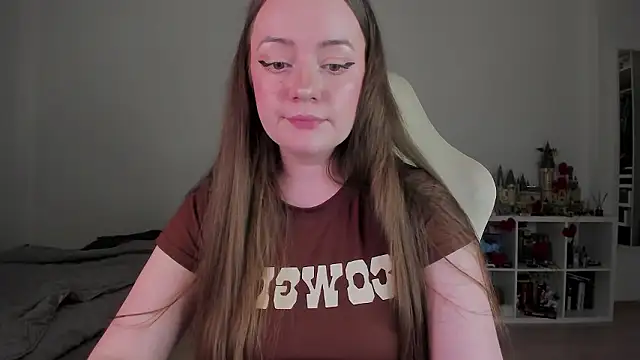 WalkingGirl's cam snapshot