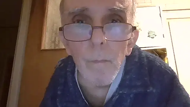 mariusica1@xh live sex cam