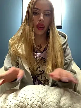 PrettyAshley_'s cam snapshot