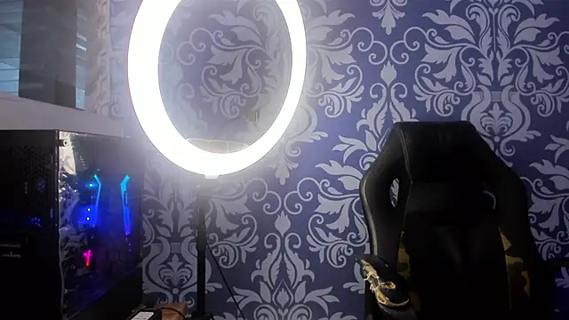 Beele_and_Evie's cam snapshot