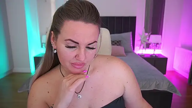 KiraCandyS live sex cam