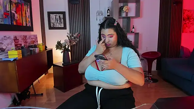 ValentinaNoir live sex cam