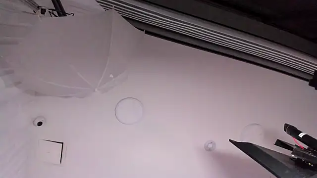 AprilBom's cam snapshot